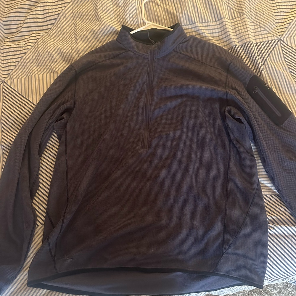 Arc’teryx half zip men’s layer / sweatshirt